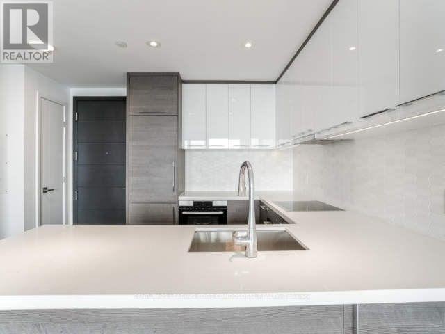 2312-488 University Avenue, Toronto, ON, M5G 0C1 - 18