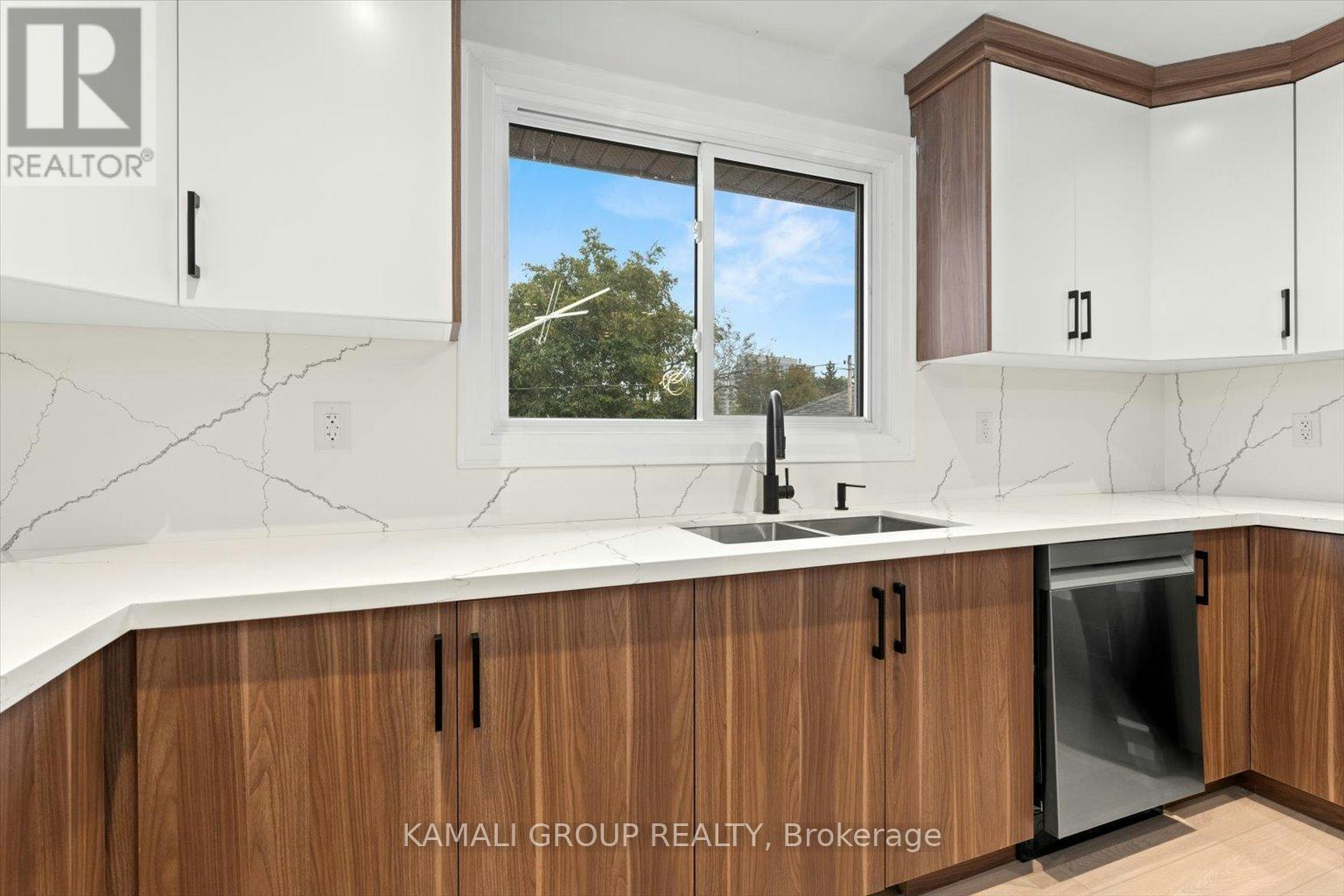 MAIN-63 Walter Avenue, Newmarket, ON, L3Y 2T4 - 12