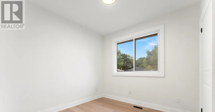 MAIN-63 Walter Avenue, Newmarket, ON, L3Y 2T4 - 14