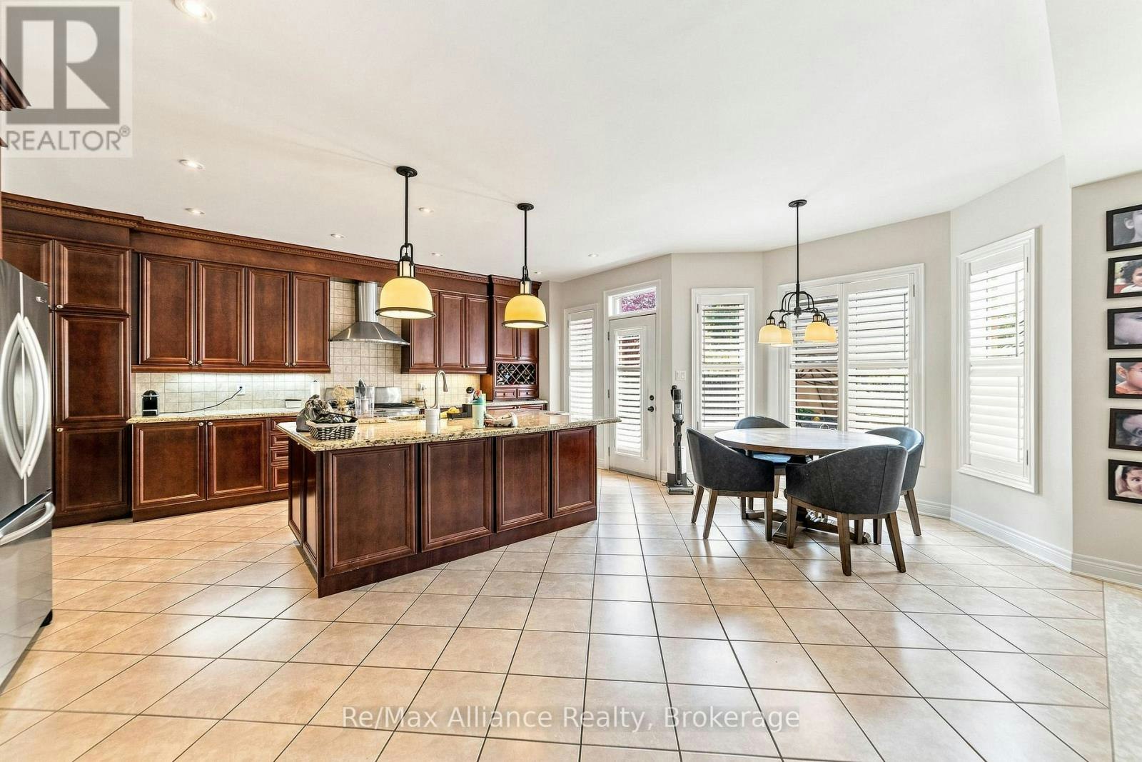 2404 Rideau Drive, Oakville, ON, L6H 7P8 - 11
