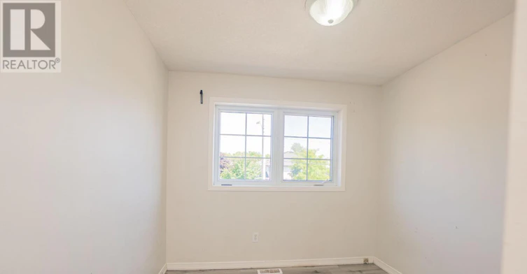 139 Activa Avenue, Kitchener, ON, N2E 3T3 - 15