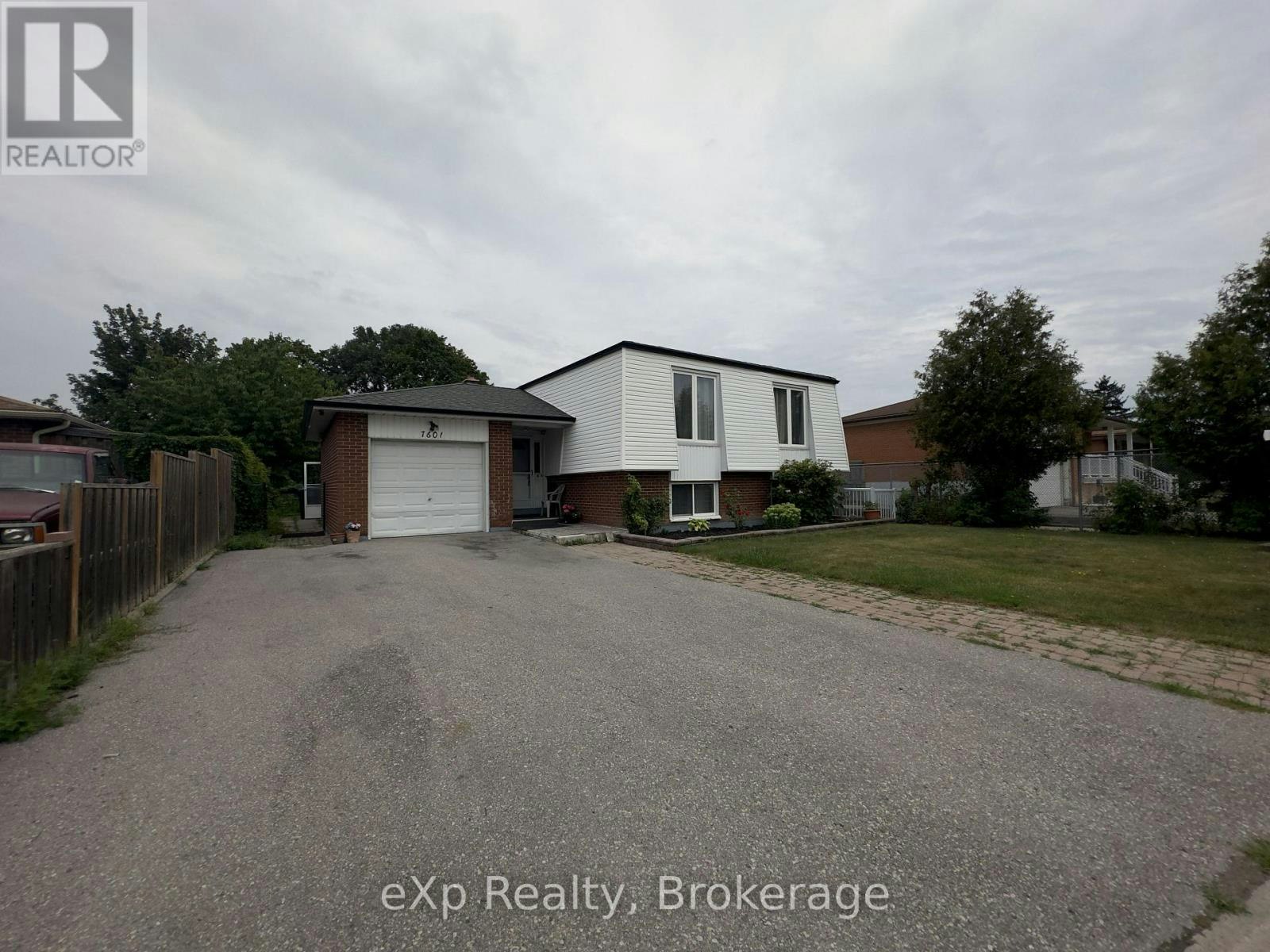 7601 Lockington Crescent, Mississauga, ON, L4T 2V6