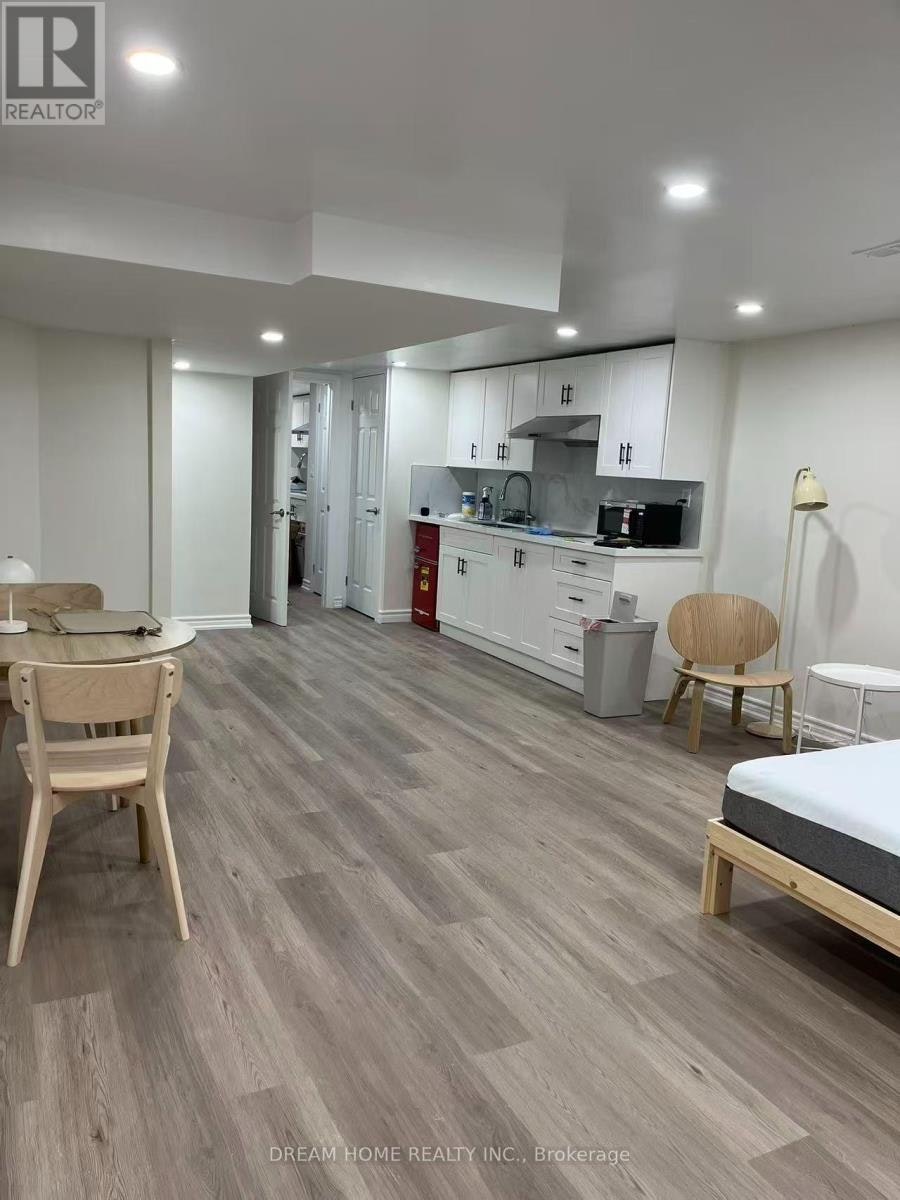 B01-138 Robert Street, Toronto, ON, M5S 2K3