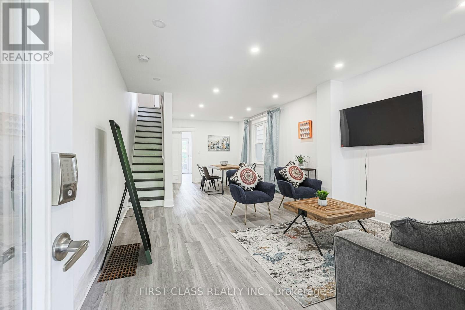 53 Aldridge Avenue, Toronto, ON, M4C 3W3