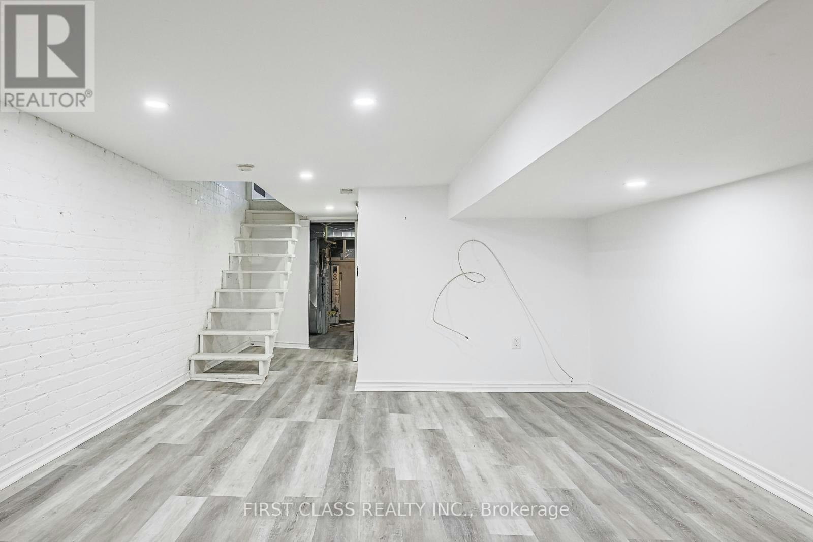 53 Aldridge Avenue, Toronto, ON, M4C 3W3 - 21