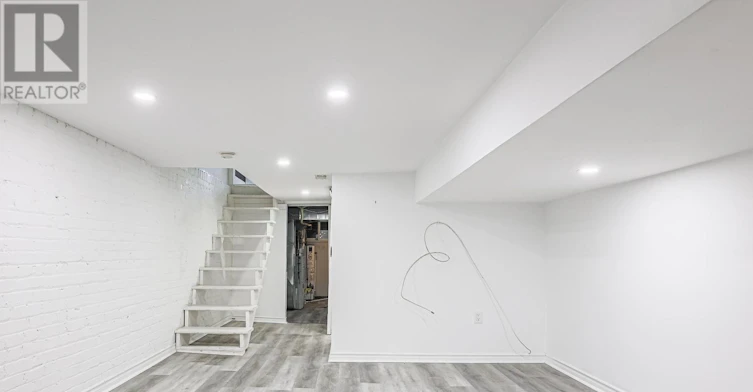 53 Aldridge Avenue, Toronto, ON, M4C 3W3 - 21