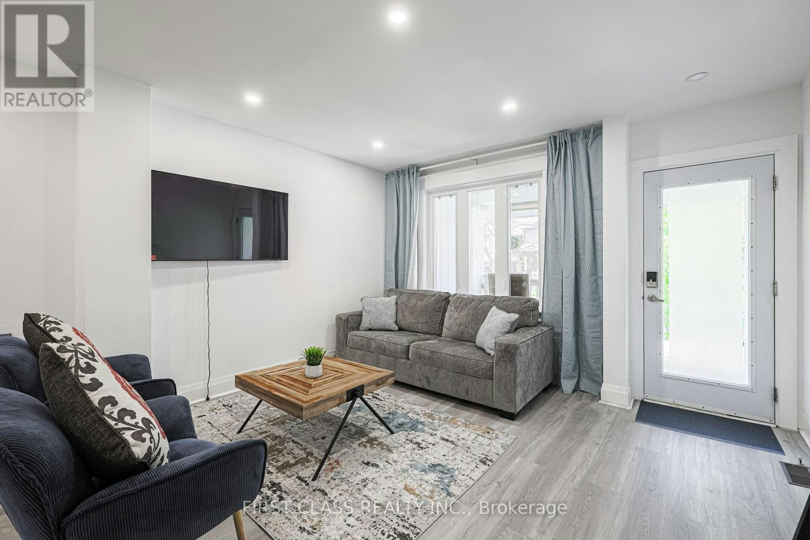 53 Aldridge Avenue, Toronto, ON, M4C 3W3 - 5