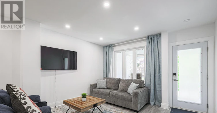 53 Aldridge Avenue, Toronto, ON, M4C 3W3 - 5