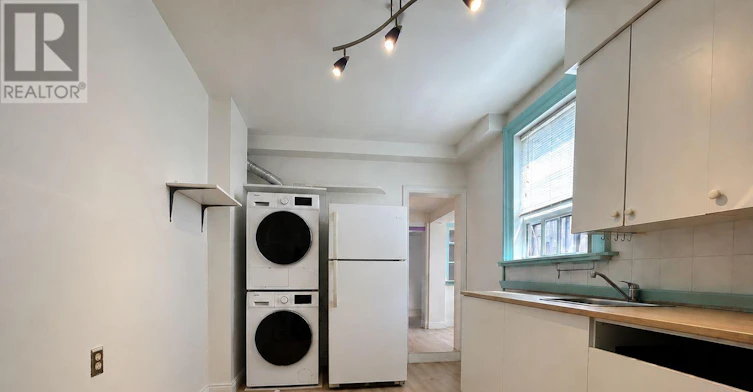 107 Huron St Street, Toronto, ON, M5T 2A9
