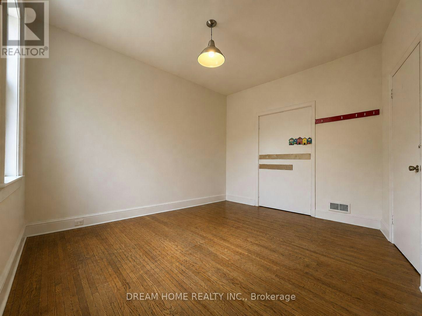 107 Huron St Street, Toronto, ON, M5T 2A9 - 2