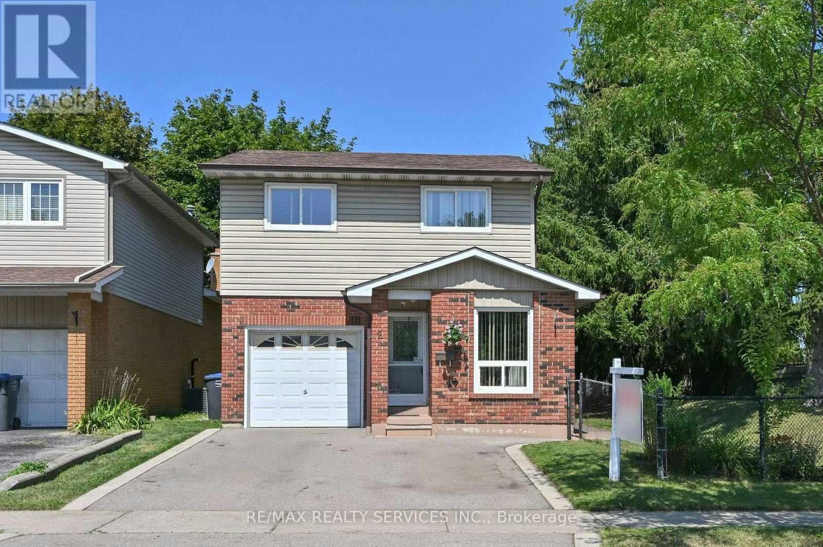 2 Lindridge Avenue, Brampton, ON, L6S 3W9