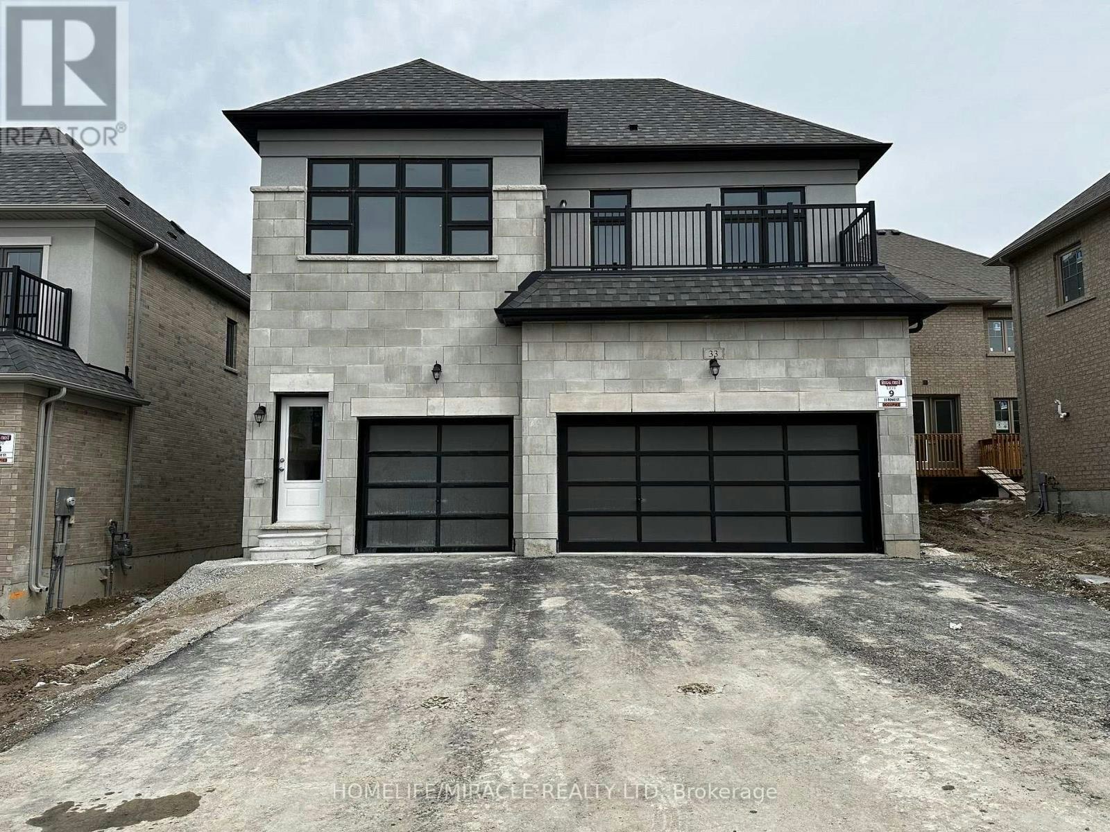 COACH-33 Rowe Street, Bradford West Gwillimbury, ON, L3Z 4M9