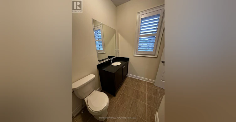 COACH-33 Rowe Street, Bradford West Gwillimbury, ON, L3Z 4M9 - 16