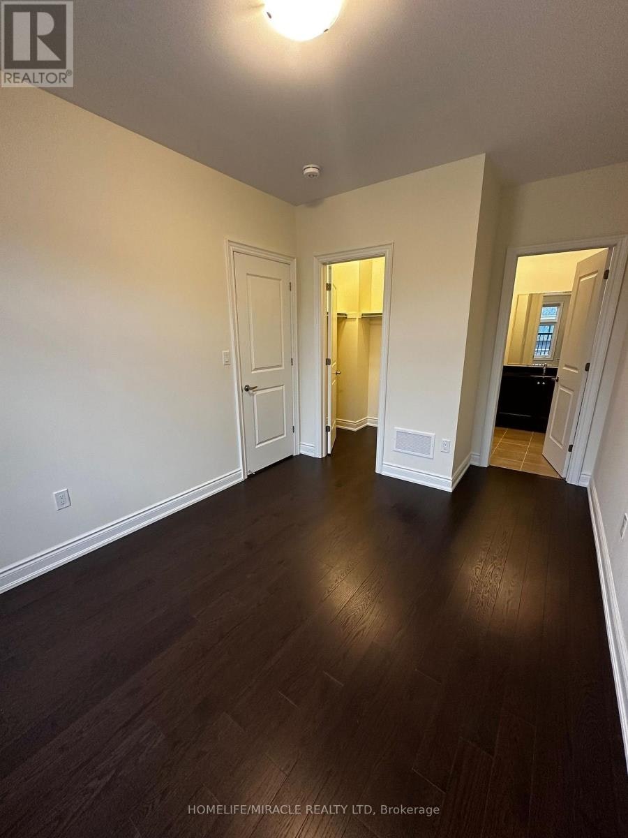 COACH-33 Rowe Street, Bradford West Gwillimbury, ON, L3Z 4M9 - 15