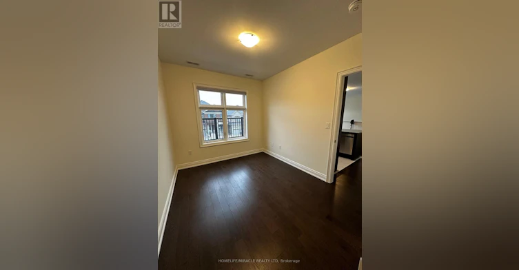 COACH-33 Rowe Street, Bradford West Gwillimbury, ON, L3Z 4M9 - 14