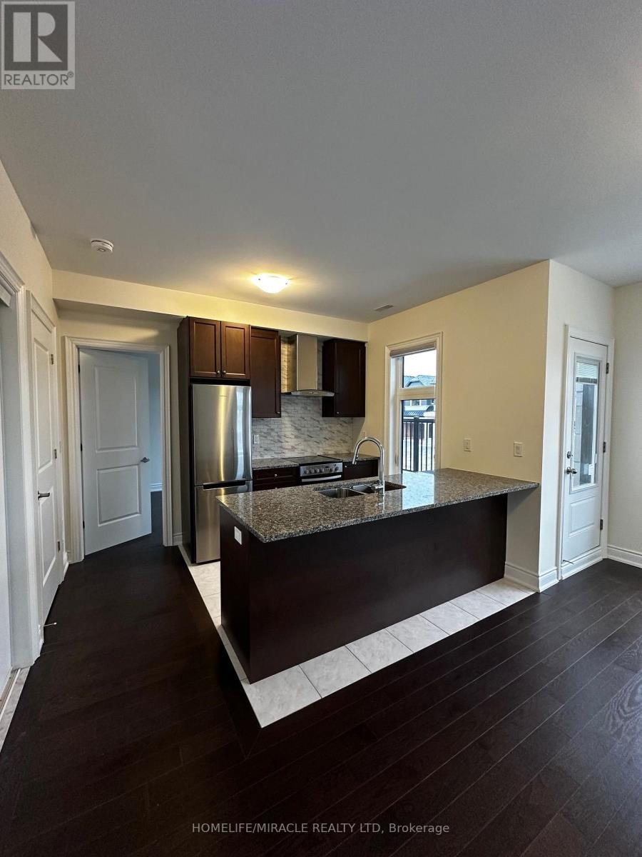 COACH-33 Rowe Street, Bradford West Gwillimbury, ON, L3Z 4M9 - 6