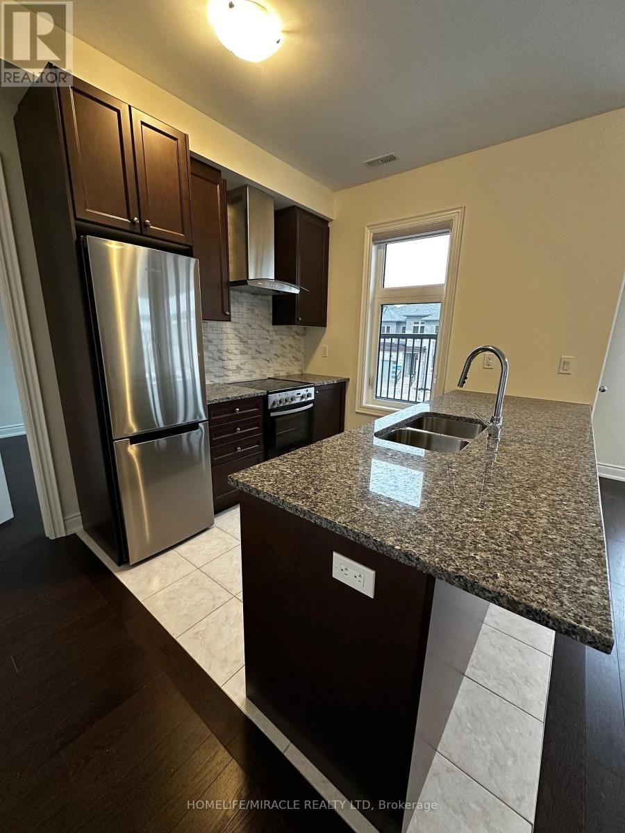 COACH-33 Rowe Street, Bradford West Gwillimbury, ON, L3Z 4M9 - 11