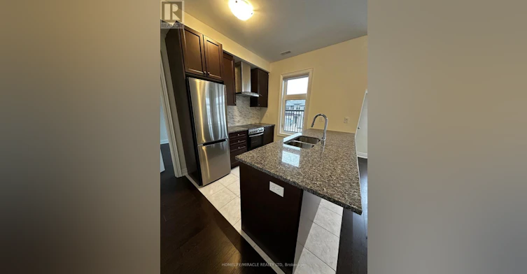COACH-33 Rowe Street, Bradford West Gwillimbury, ON, L3Z 4M9 - 11