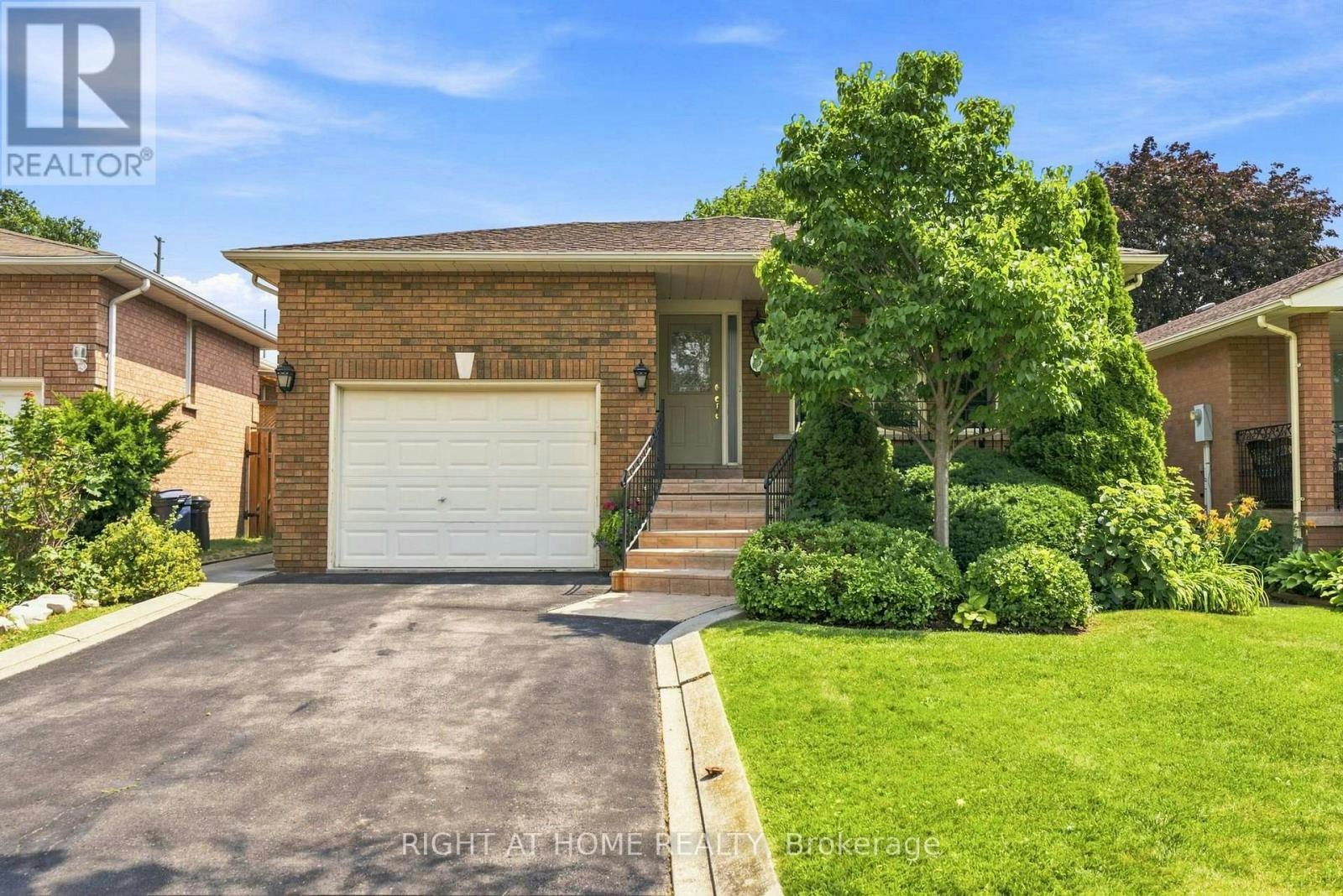 39 Dante Court, Vaughan, ON, L4L 7V5