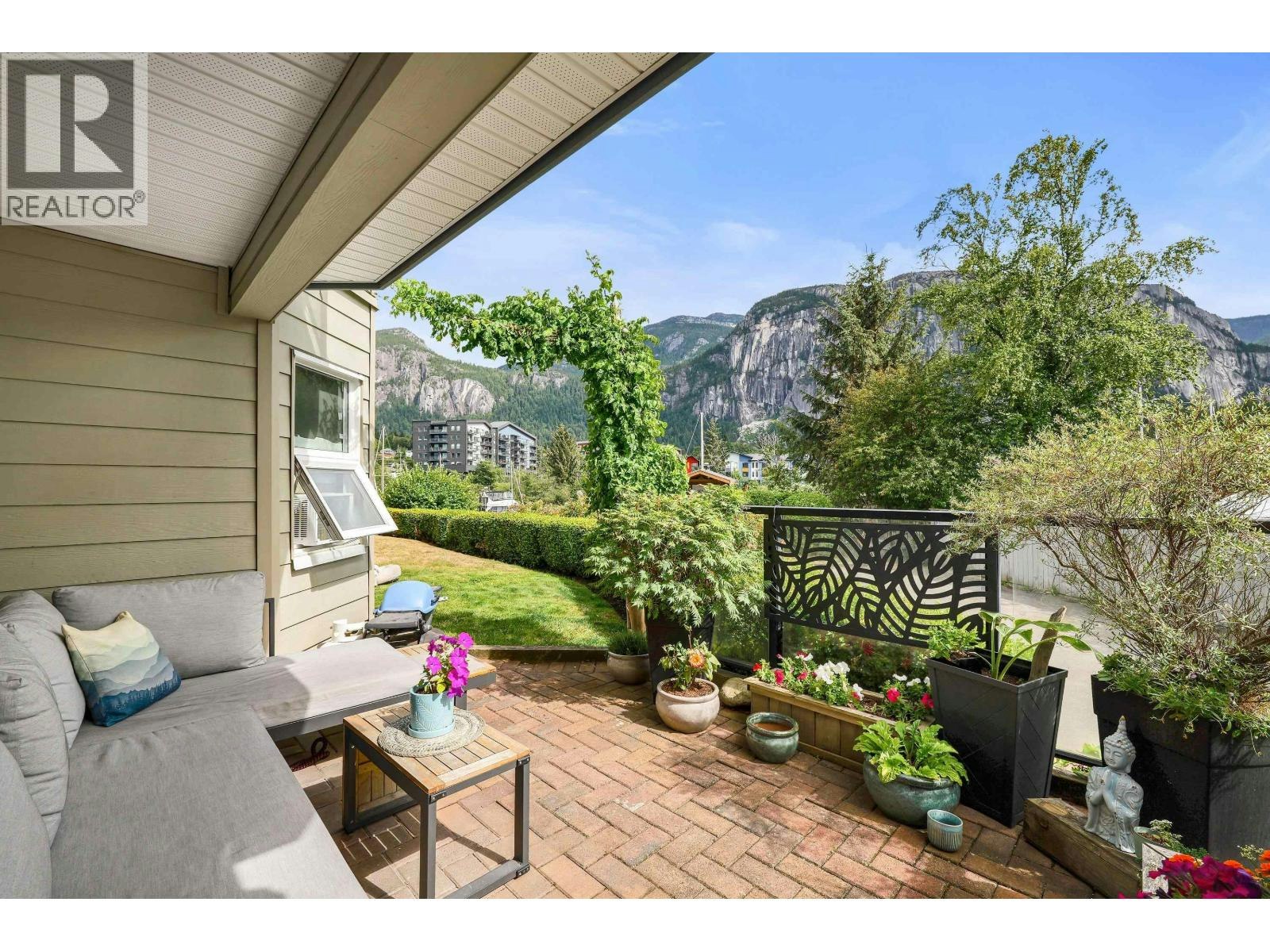 110-1468 Pemberton Avenue, Squamish, BC, V8B 0K2