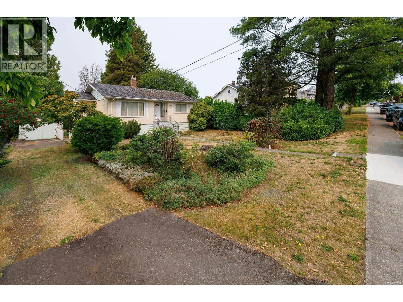 7289 Dow Avenue, Burnaby, BC, V5J 3X3
