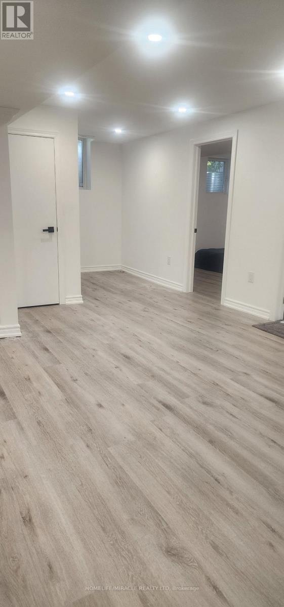 1574 Highbrook Avenue, Mississauga, ON, L5M 4W1 - 5