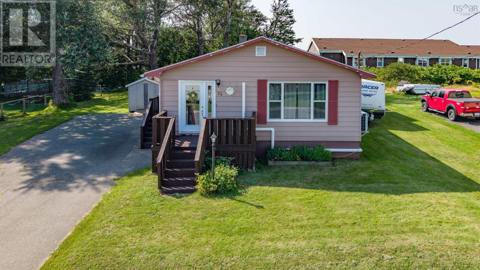 33 Convent Street, Sydney Mines, NS, B1V 1J8
