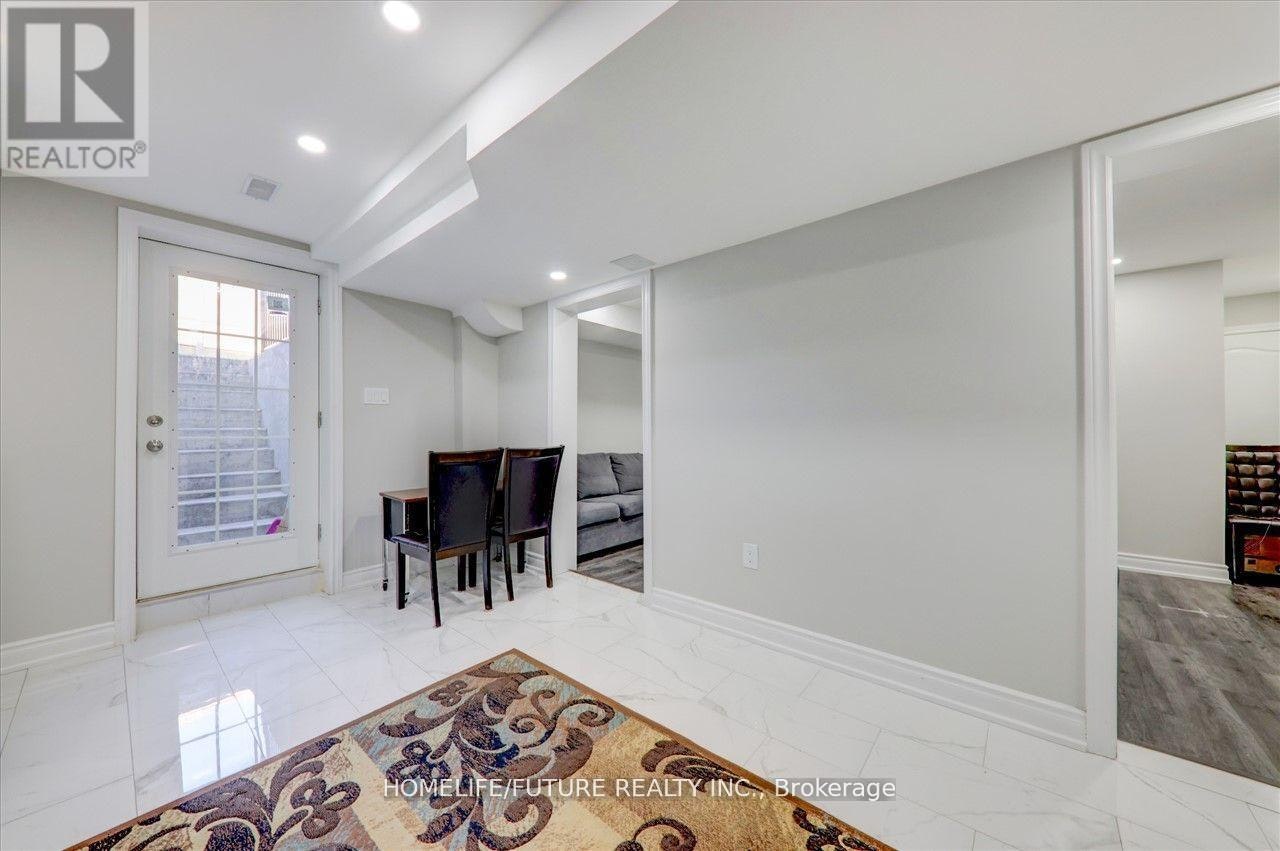 BSMT-939 Miller Park Avenue, Bradford West Gwillimbury, ON, L3Z 0L6 - 6