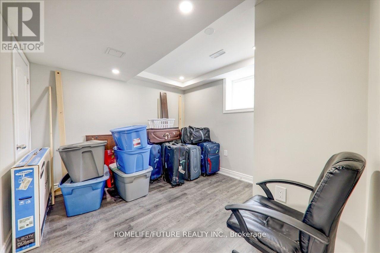 BSMT-939 Miller Park Avenue, Bradford West Gwillimbury, ON, L3Z 0L6 - 16
