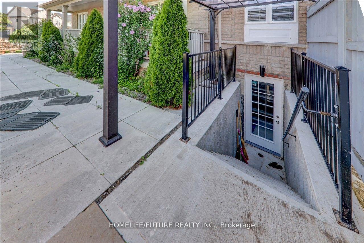 BSMT-939 Miller Park Avenue, Bradford West Gwillimbury, ON, L3Z 0L6 - 4