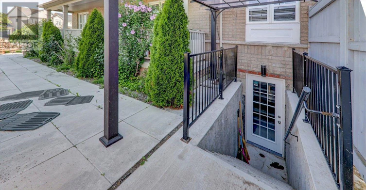 BSMT-939 Miller Park Avenue, Bradford West Gwillimbury, ON, L3Z 0L6 - 4