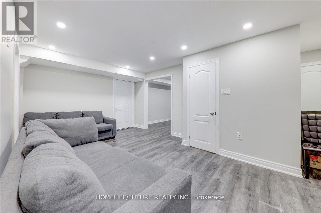 BSMT-939 Miller Park Avenue, Bradford West Gwillimbury, ON, L3Z 0L6 - 11