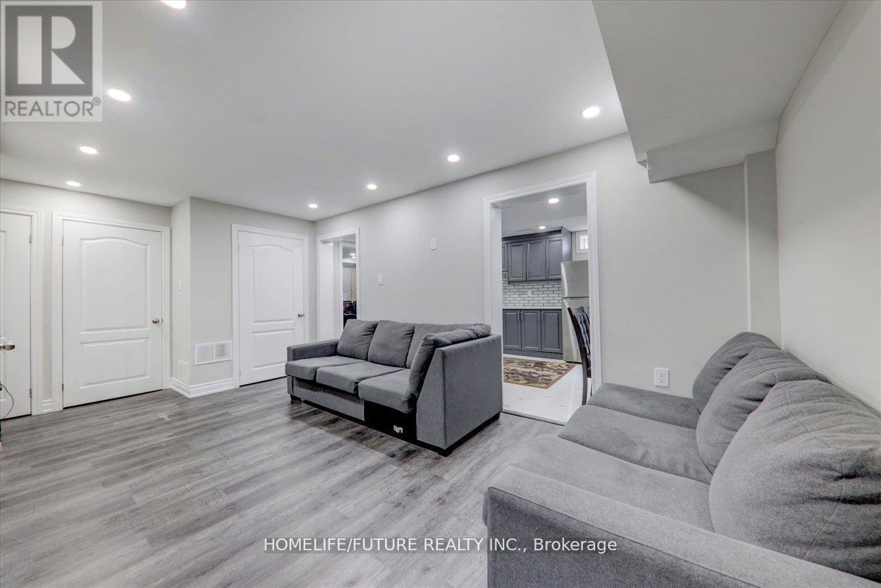 BSMT-939 Miller Park Avenue, Bradford West Gwillimbury, ON, L3Z 0L6 - 9