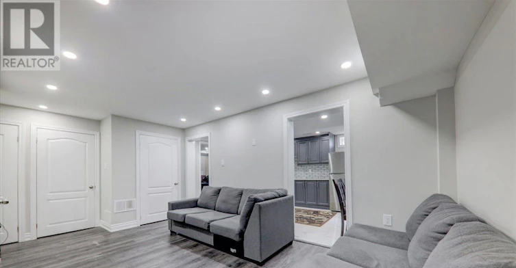 BSMT-939 Miller Park Avenue, Bradford West Gwillimbury, ON, L3Z 0L6 - 9