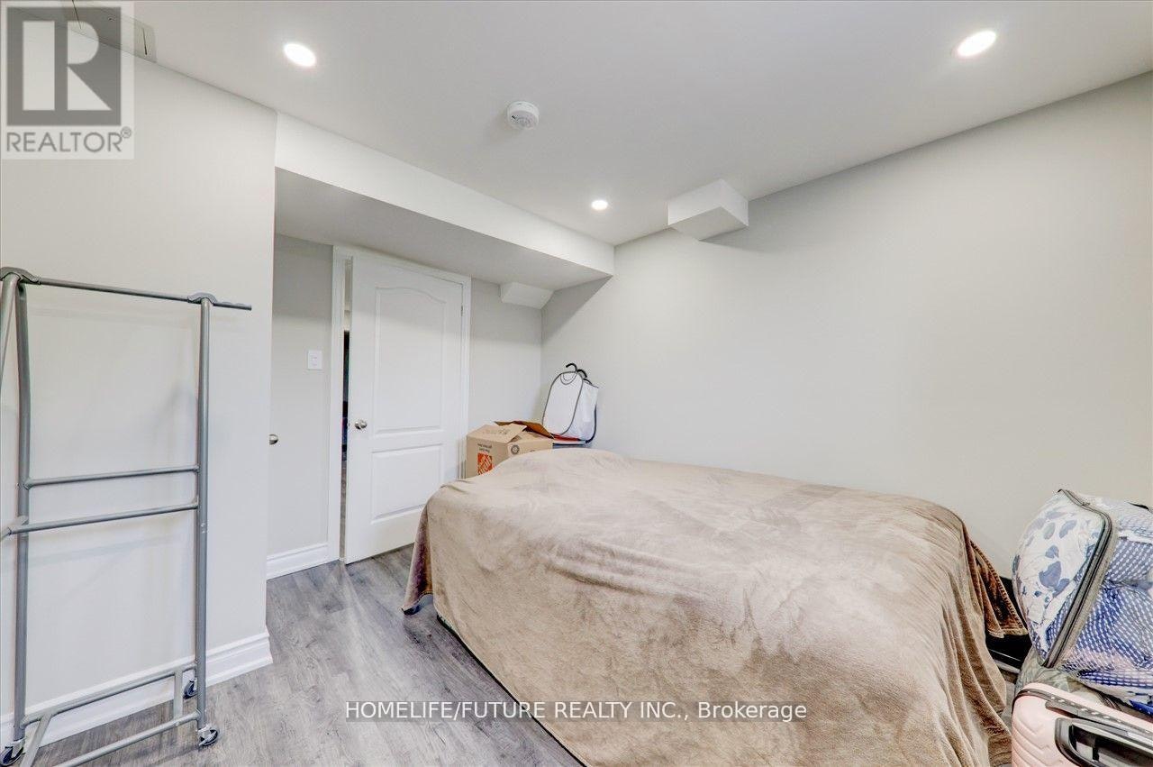BSMT-939 Miller Park Avenue, Bradford West Gwillimbury, ON, L3Z 0L6 - 12