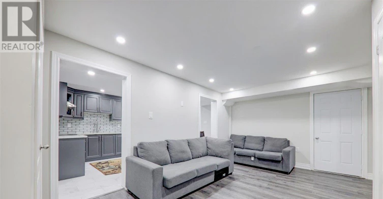 BSMT-939 Miller Park Avenue, Bradford West Gwillimbury, ON, L3Z 0L6 - 10