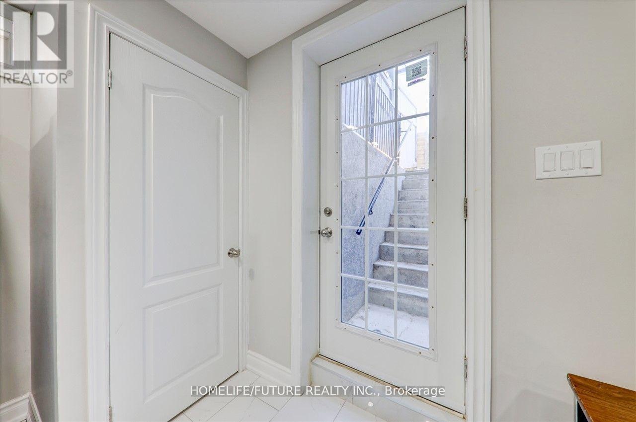BSMT-939 Miller Park Avenue, Bradford West Gwillimbury, ON, L3Z 0L6 - 5