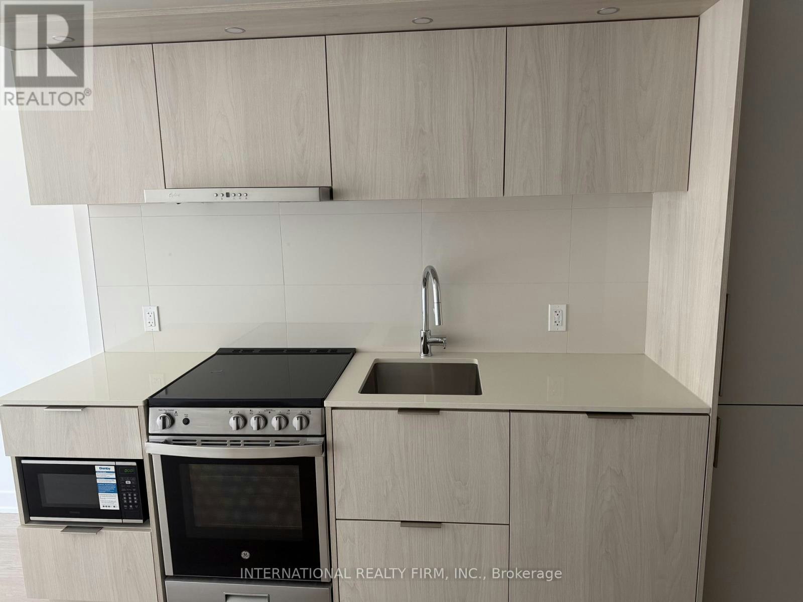 425-448 Burnhamthorpe Road W, Mississauga, ON, L5B 0R4 - 2