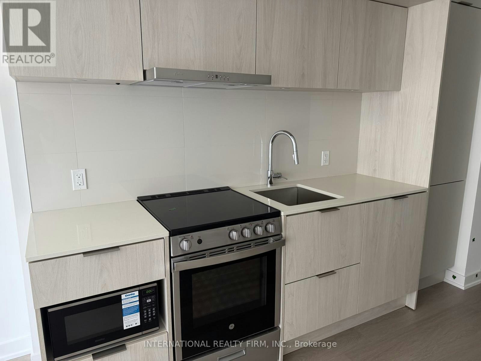 425-448 Burnhamthorpe Road W, Mississauga, ON, L5B 0R4 - 8