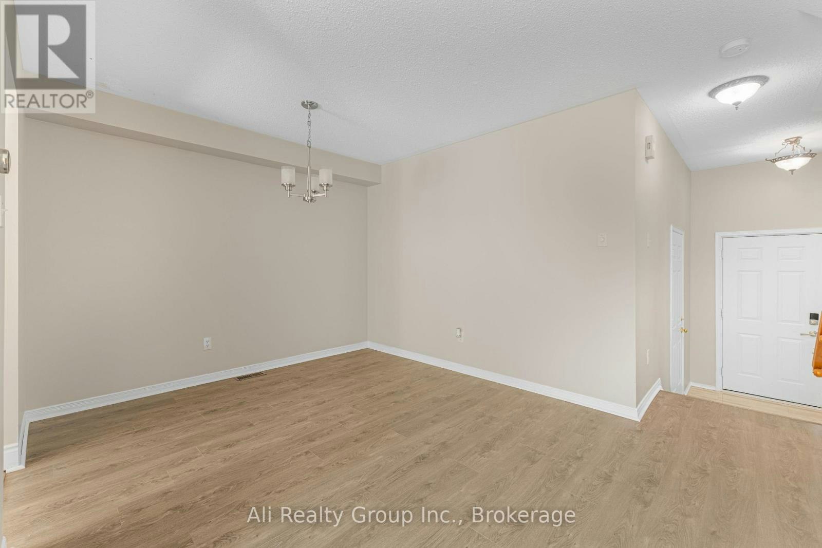 68 Piper Crescent, Ottawa, ON, K2K 2S9 - 4