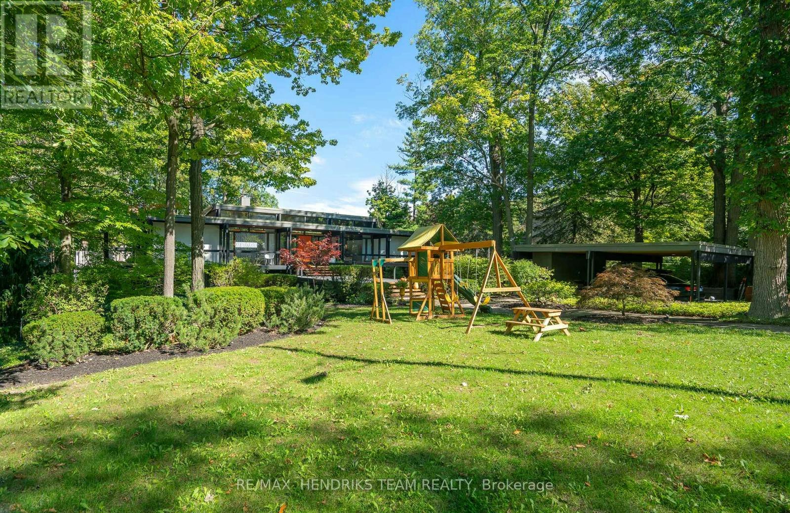 15 Wood Dale Drive, St. Catharines, ON, L2T 1Y9 - 4