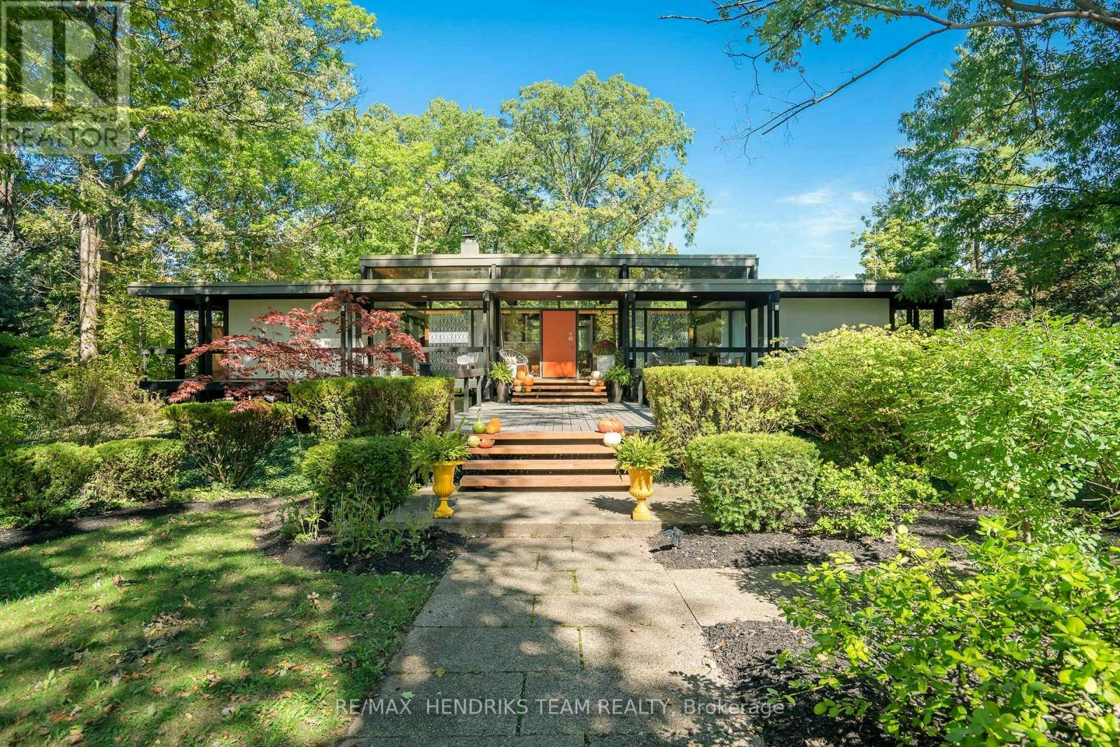 15 Wood Dale Drive, St. Catharines, ON, L2T 1Y9