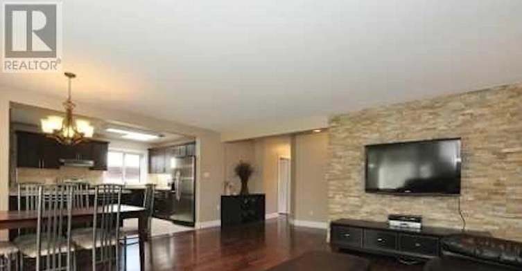 60 Wigmore Drive, Toronto, ON, M4A 2E7 - 6