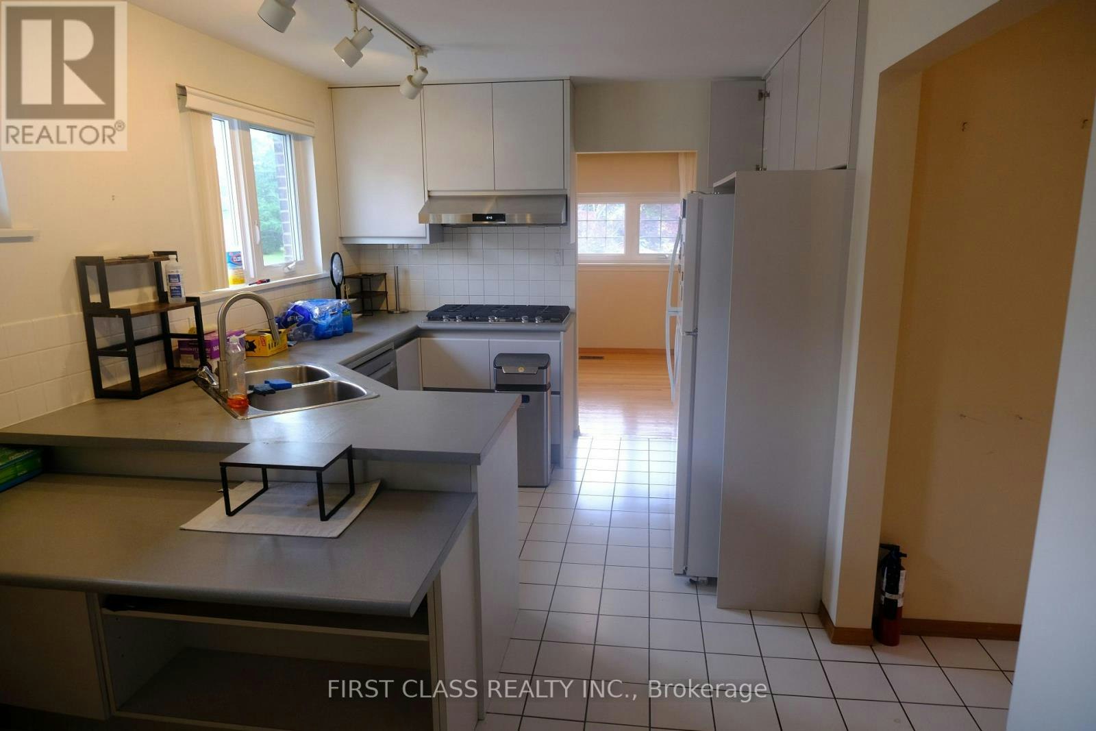 64 Grove Park Crescent, Toronto, ON, M2J 2C8 - 7