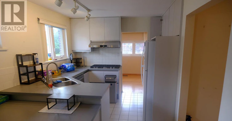 64 Grove Park Crescent, Toronto, ON, M2J 2C8 - 7