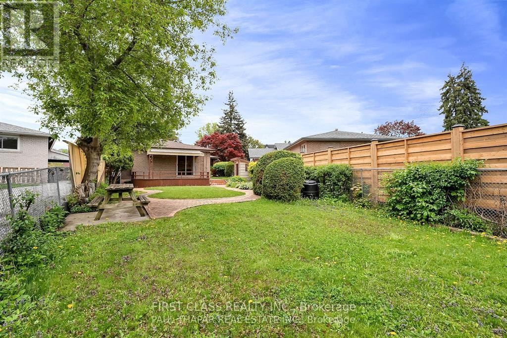 64 Grove Park Crescent, Toronto, ON, M2J 2C8 - 17