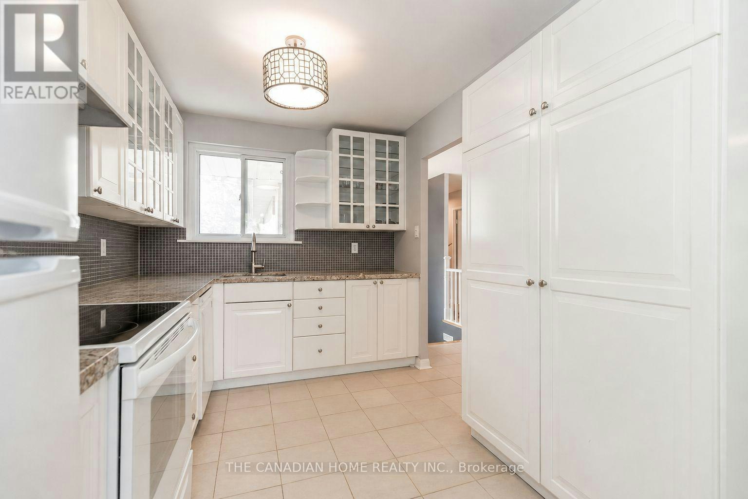 802 Pam Crescent, Newmarket, ON, L3Y 5B6 - 5