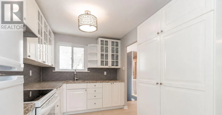 802 Pam Crescent, Newmarket, ON, L3Y 5B6 - 5