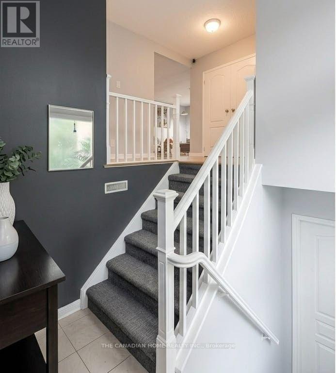 802 Pam Crescent, Newmarket, ON, L3Y 5B6 - 3
