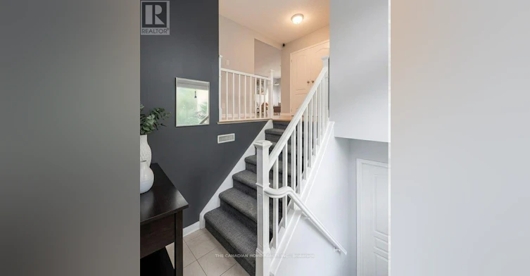 802 Pam Crescent, Newmarket, ON, L3Y 5B6 - 3